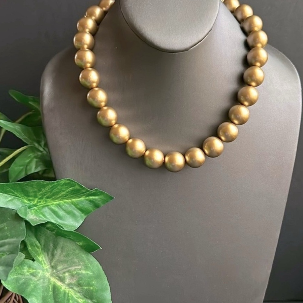Vintage MONET Necklace Matte Gold Pearls 17” Length EUC